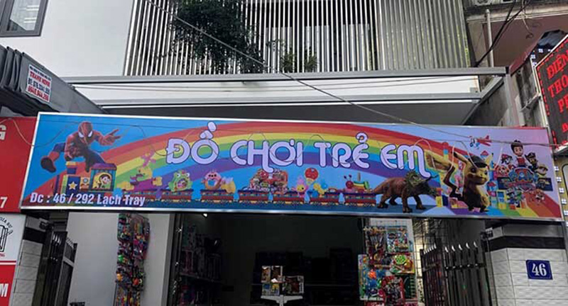 Biển quảng cáo cửa hàng đồ chơi trẻ em bằng bạt hiflex