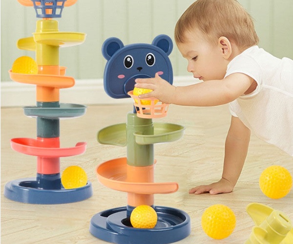 Đồ chơi có nhiều tác dụng quan trọng cho sự phát triển của bé trai 1 tuổi
