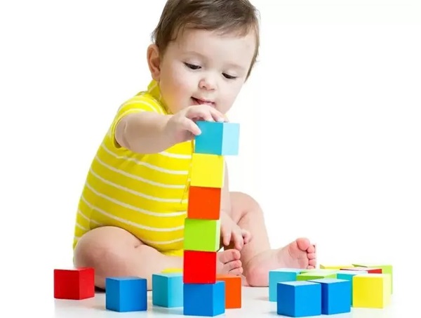 Lợi ích của đồ chơi đối với bé ở giai đoạn 7 tháng tuổi